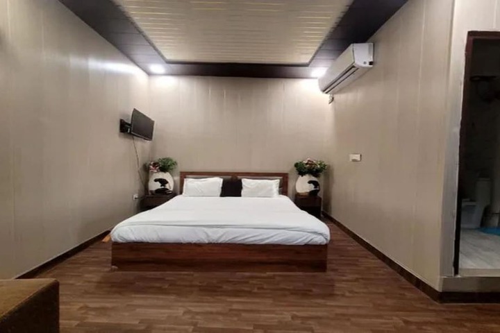 Room 3 of 18