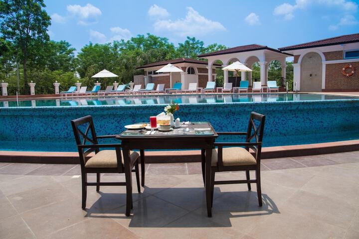 Hotel with Pool