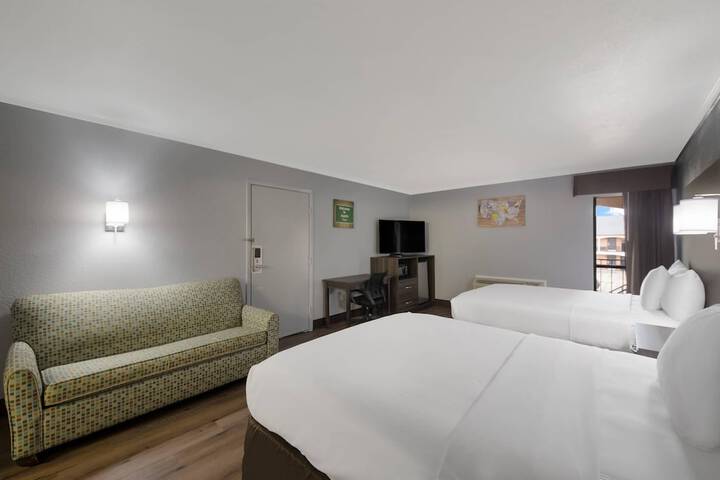 Room 13 of 34