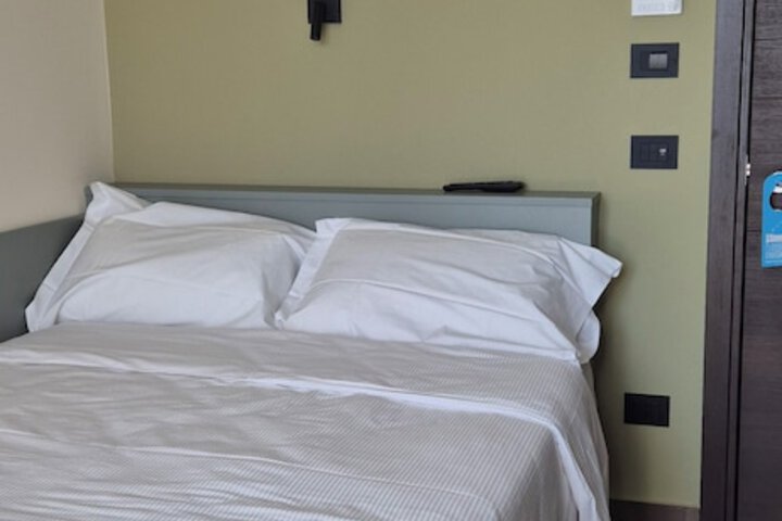 Room 5 of 13