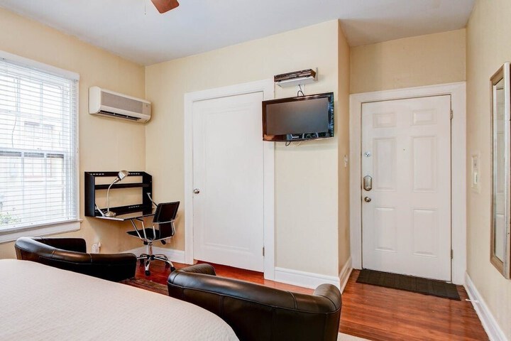 Room 4 of 56