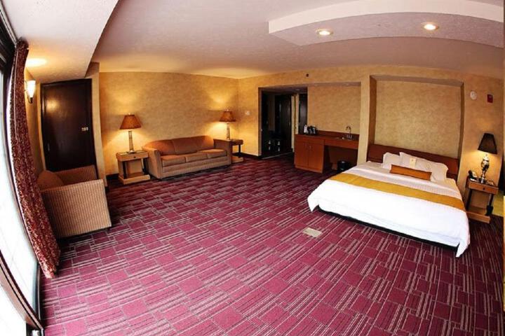 2 Double Bed Mobility Accessible (1 of 5)