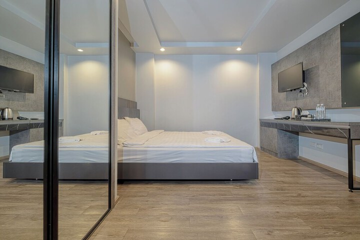 Room 2 of 18