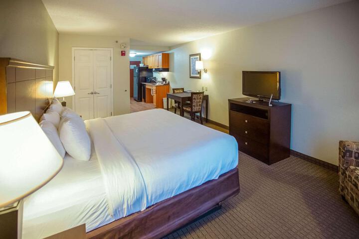 1 Queen Bed Efficiency (23 of 26)