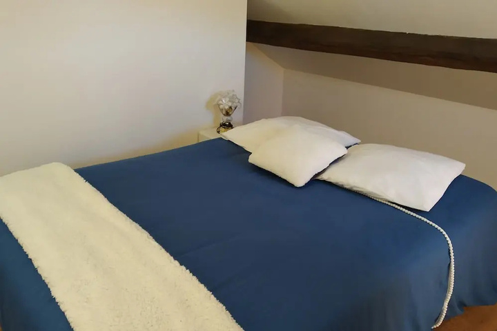 Room 5 of 12