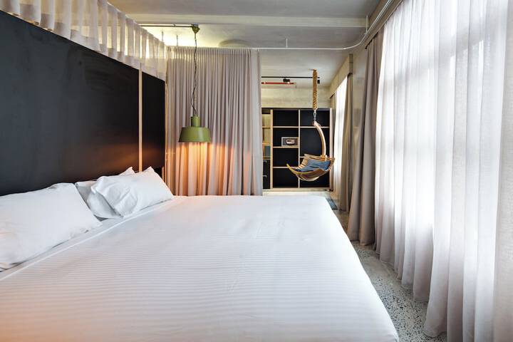 Room 65 of 308