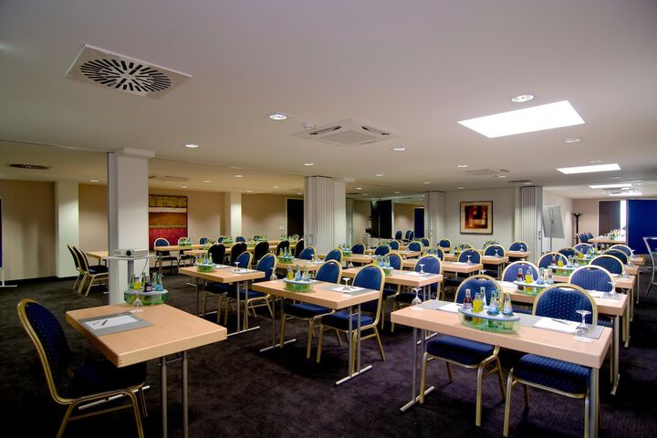 Business Center 63 of 78