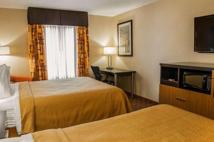 1 Queen Bed (2 of 13)