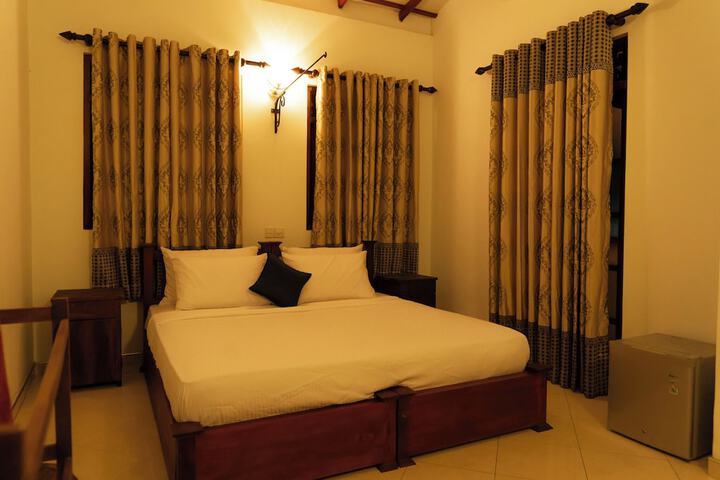 Room 7 of 27