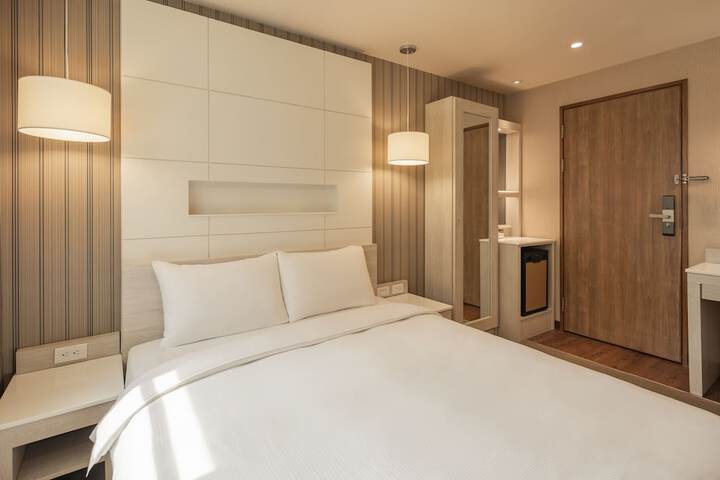 Room 17 of 38
