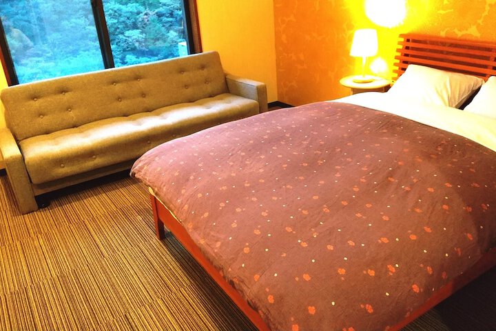 Room 4 of 76
