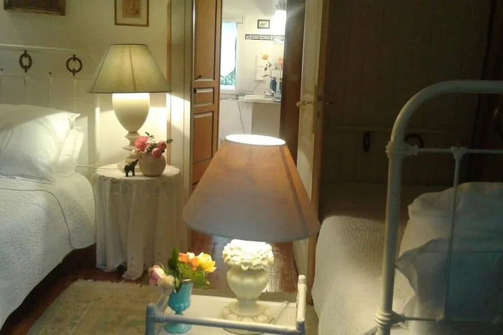 Room 5 of 11