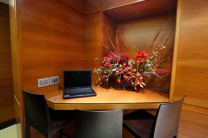 Business Center 36 of 37