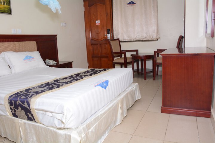 Room 8 of 32