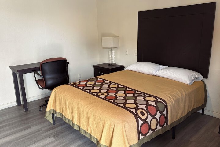 Room 13 of 21