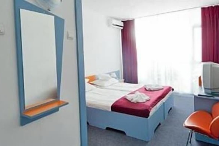 Room 9 of 38