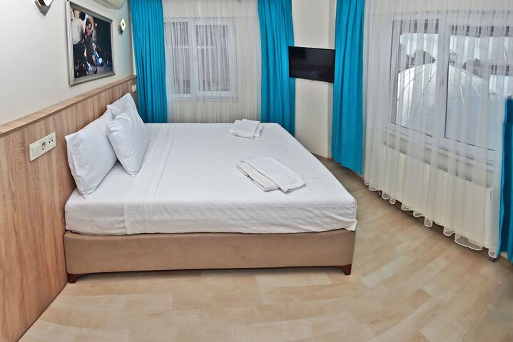 Room 3 of 40