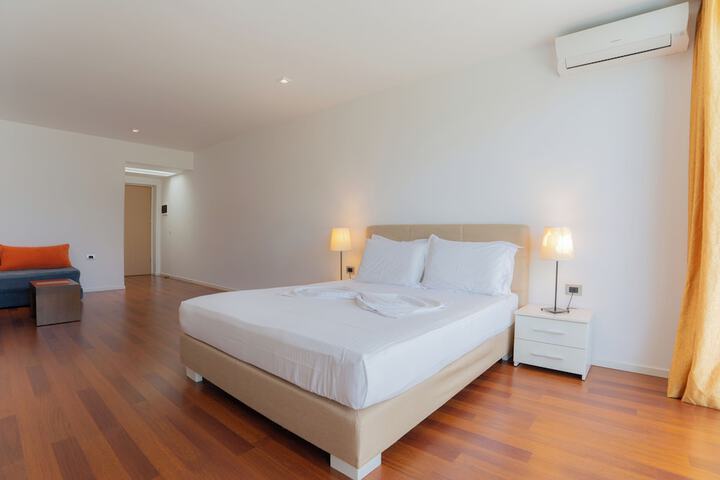 Room 3 of 63