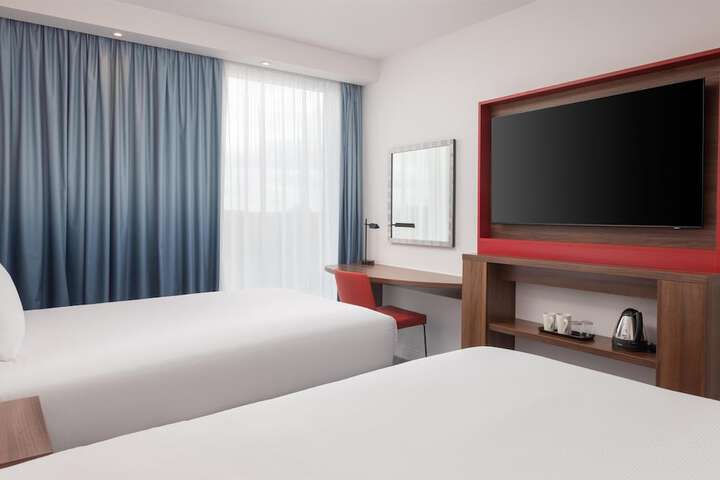 Room 33 of 66