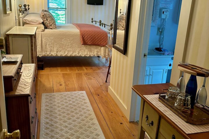 Room 28 of 73