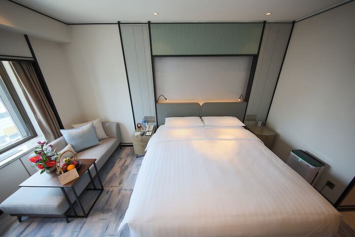 Room 6 of 85