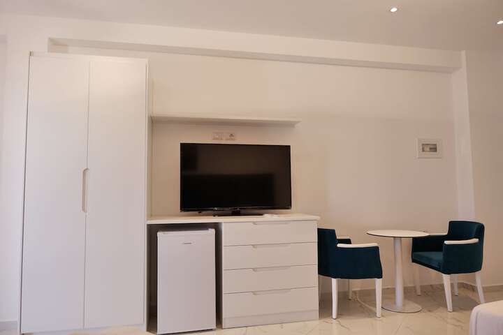 Room 13 of 38