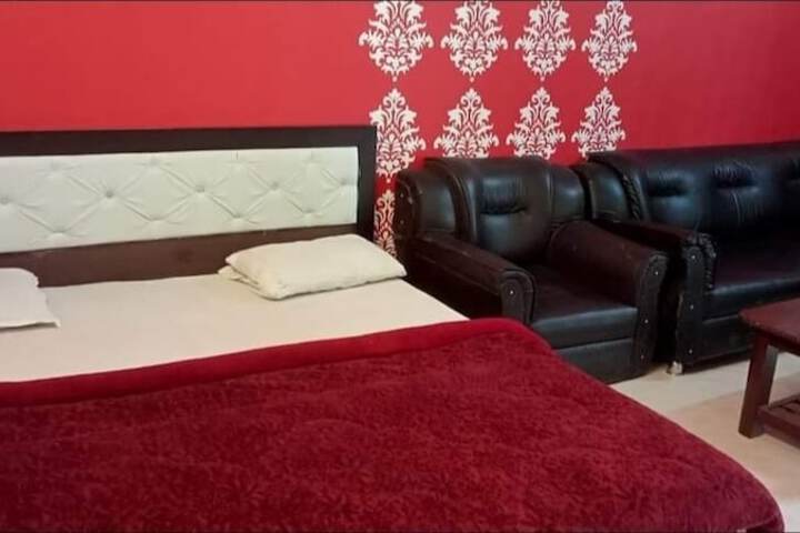 Room 5 of 77