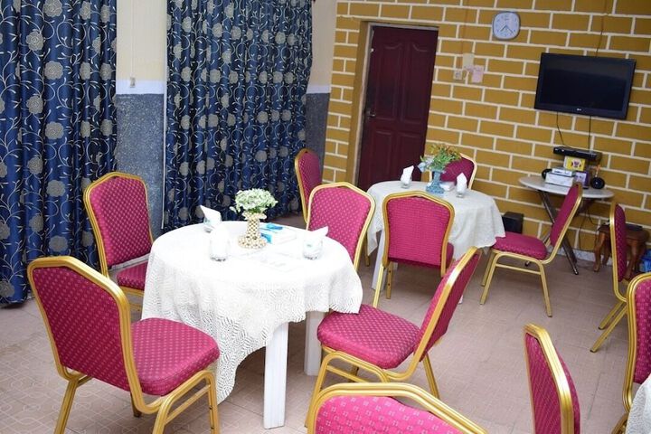 Dining 6 of 12