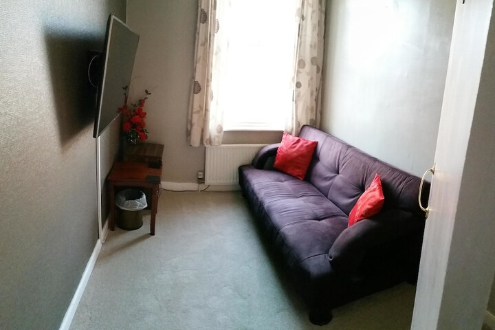 Room 2 of 28