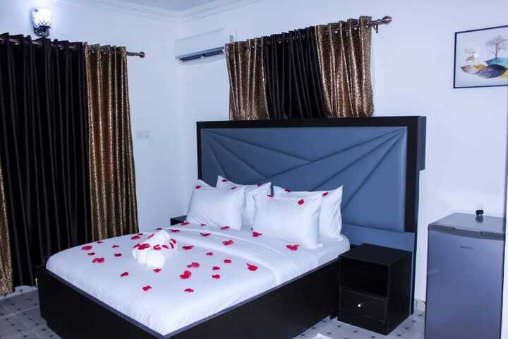 VINCHEE SUITES