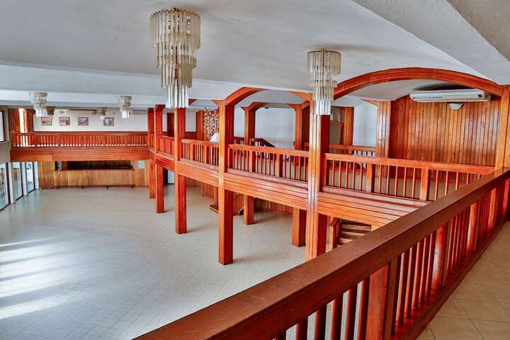 Ballroom/Hall 132 of 182