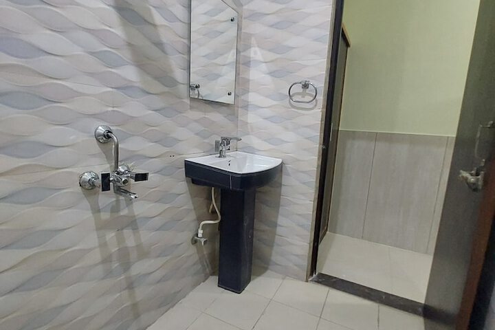 Room 64 of 76