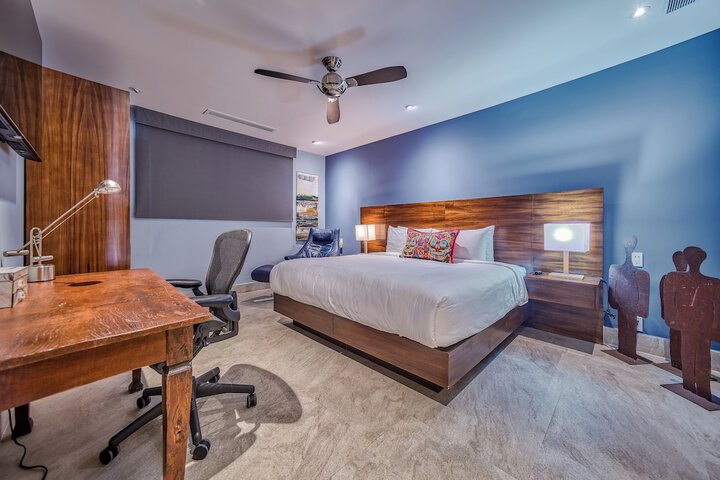 Room 42 of 270