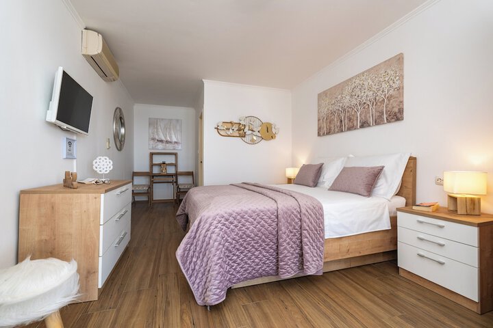 Room 20 of 64