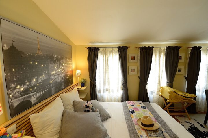 Room 30 of 648