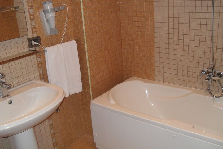 Room 40 of 98