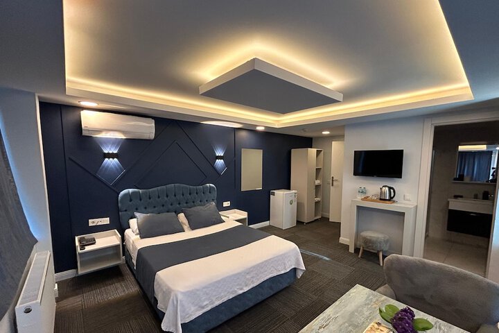 Room 13 of 32
