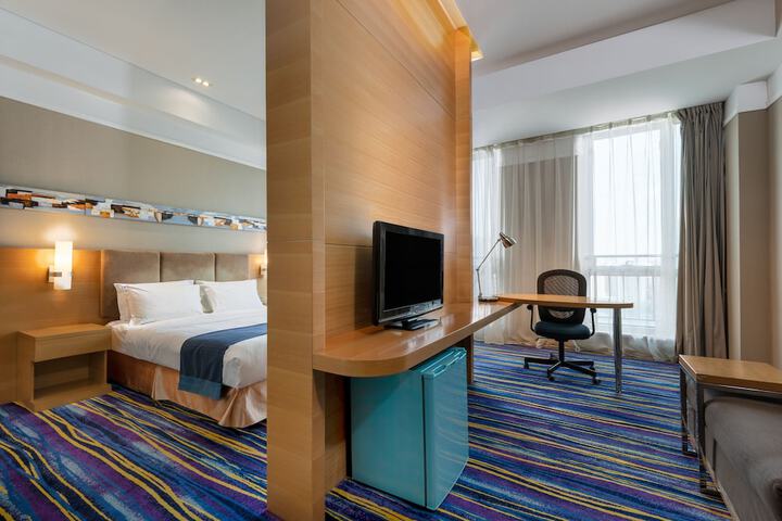 Room 2 of 30