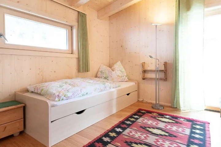 Room 5 of 15