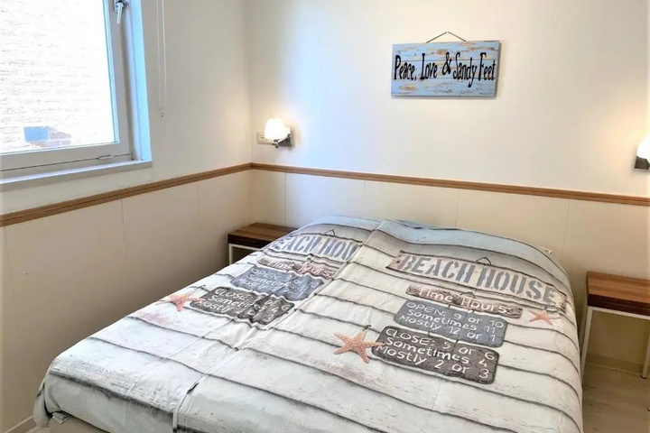 Room 4 of 16