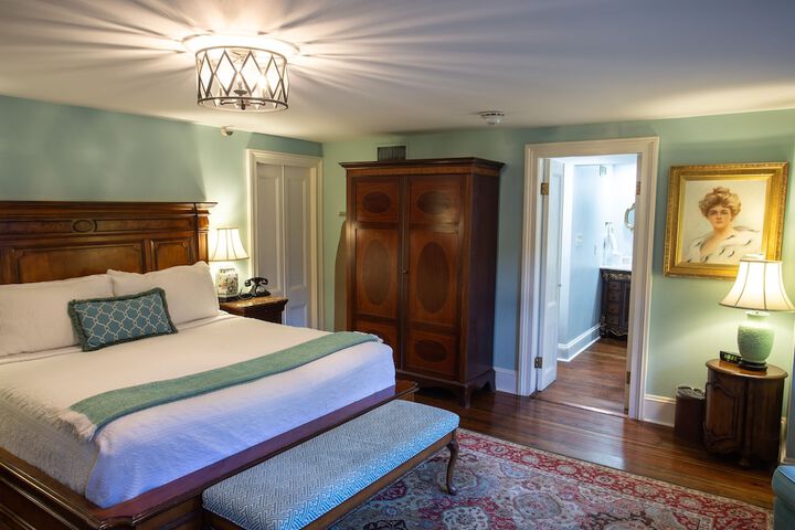 Room 53 of 158