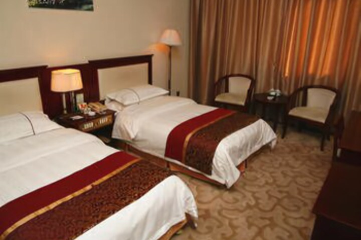 Room 6 of 8