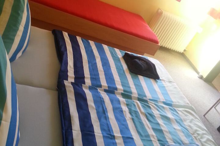 Room 9 of 38