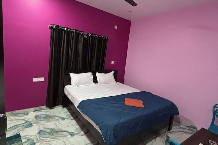 Room 3 of 16