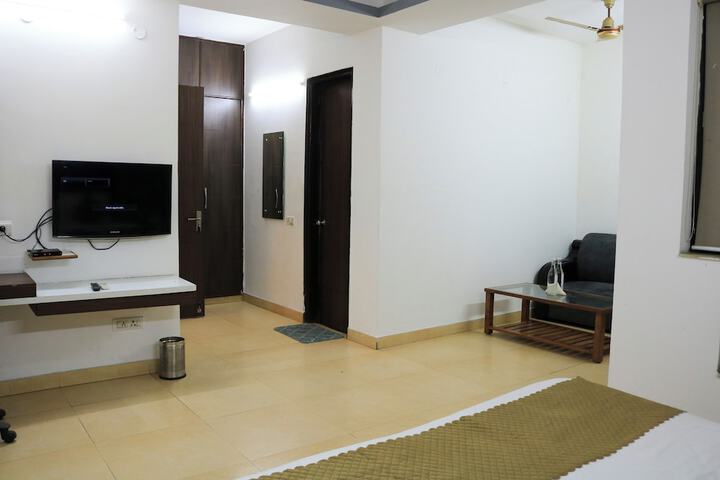Room 8 of 15