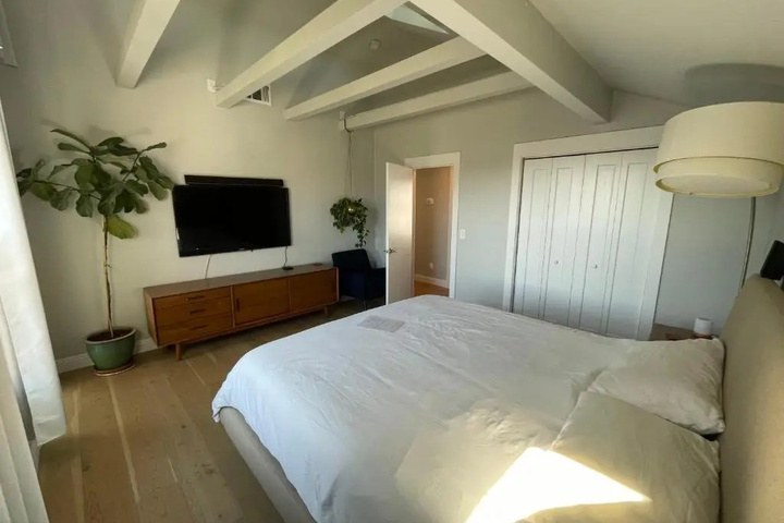 Photo of Beautiful 3 Bed 3 Bath upper house in Bernal Glen
