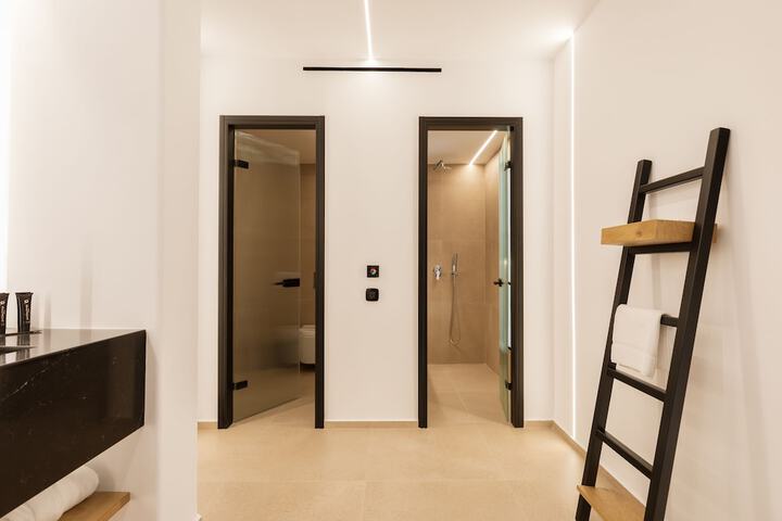 Room 73 of 103