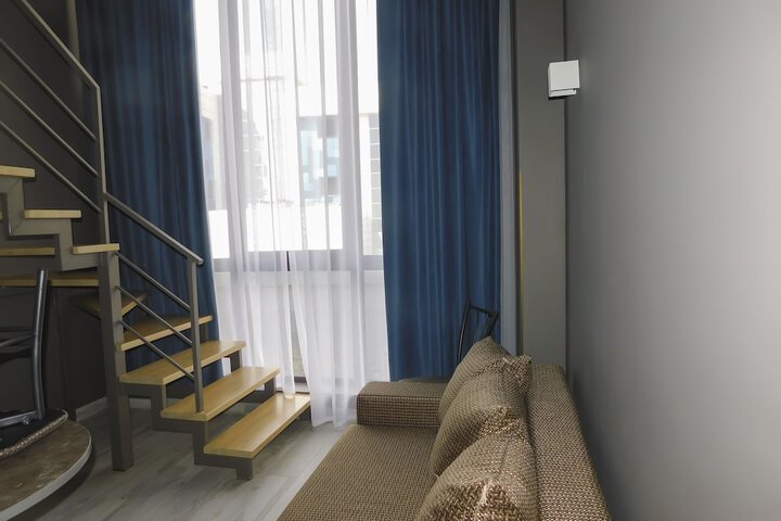 Room 28 of 33
