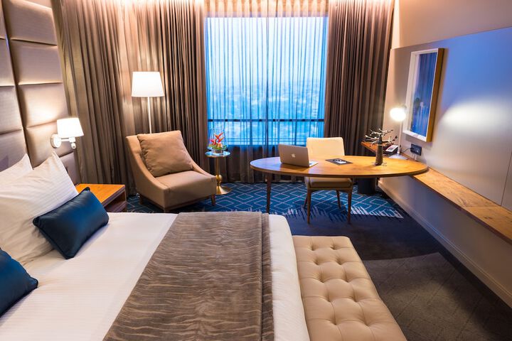 Room 18 of 100
