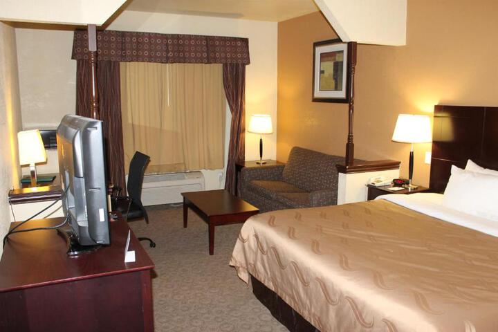 1 King Bed Accessible (8 of 27)